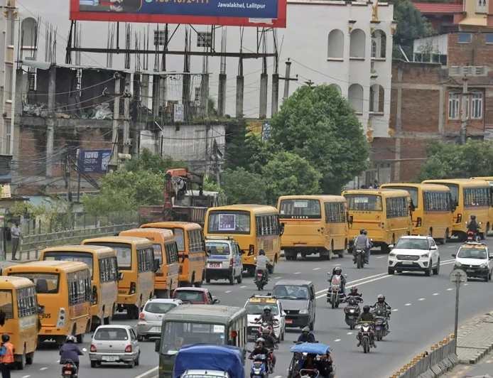 Private School Operators Rally with Buses on Ring Road
