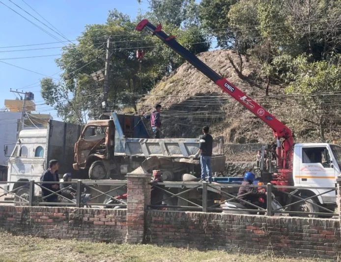 Kulman Orders Removal of Abandoned Vehicles Along Bagmati River